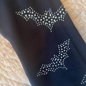 Sparkly bat leggings for Halloween lovers